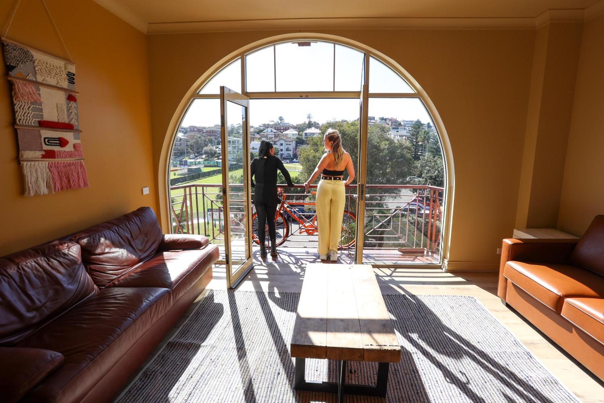 Mad Monkey Hostel Coogee Beach Randwick Bagian luar foto