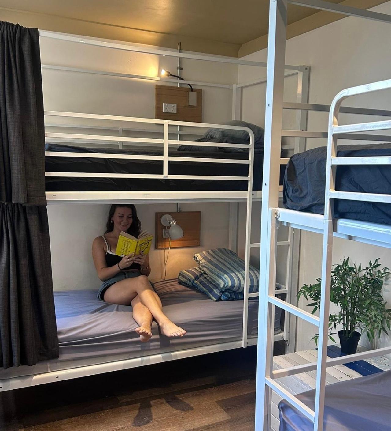Mad Monkey Hostel Coogee Beach Randwick Bagian luar foto