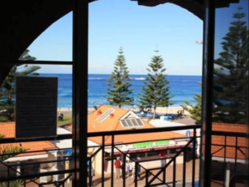 Mad Monkey Hostel Coogee Beach Randwick Bagian luar foto